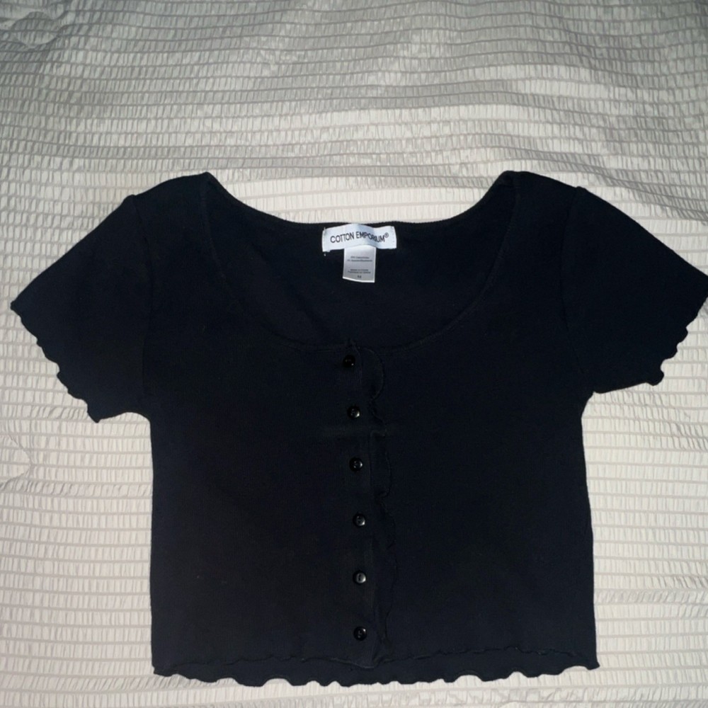 Cotton Emporium Black Cropped Button-Up Knit Ruffle Scoop Neck Top medium Women