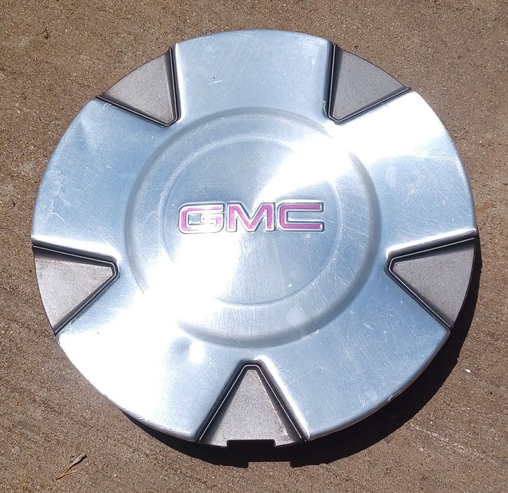 2007-2012 GMC Acadia Center Cap - OEM Part #9596977 011-image