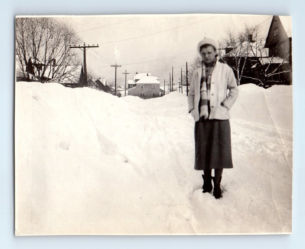 Old Vintage Photo SOLO TEEN GIRL SNOW WINTER SCENE TELEPHONE POLE 1933