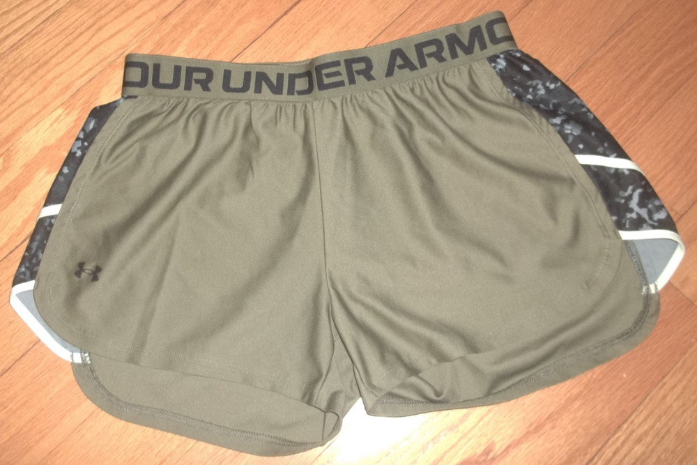 Under Armour Women's Athletic Running Shorts Green Size Medium Loose**EUC**