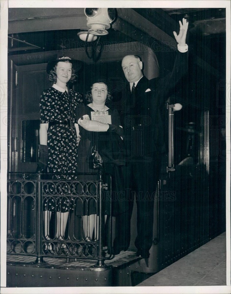 1938 Press Photo Postmaster Gen James Farley, Daughters Betty & Ann - ner1305