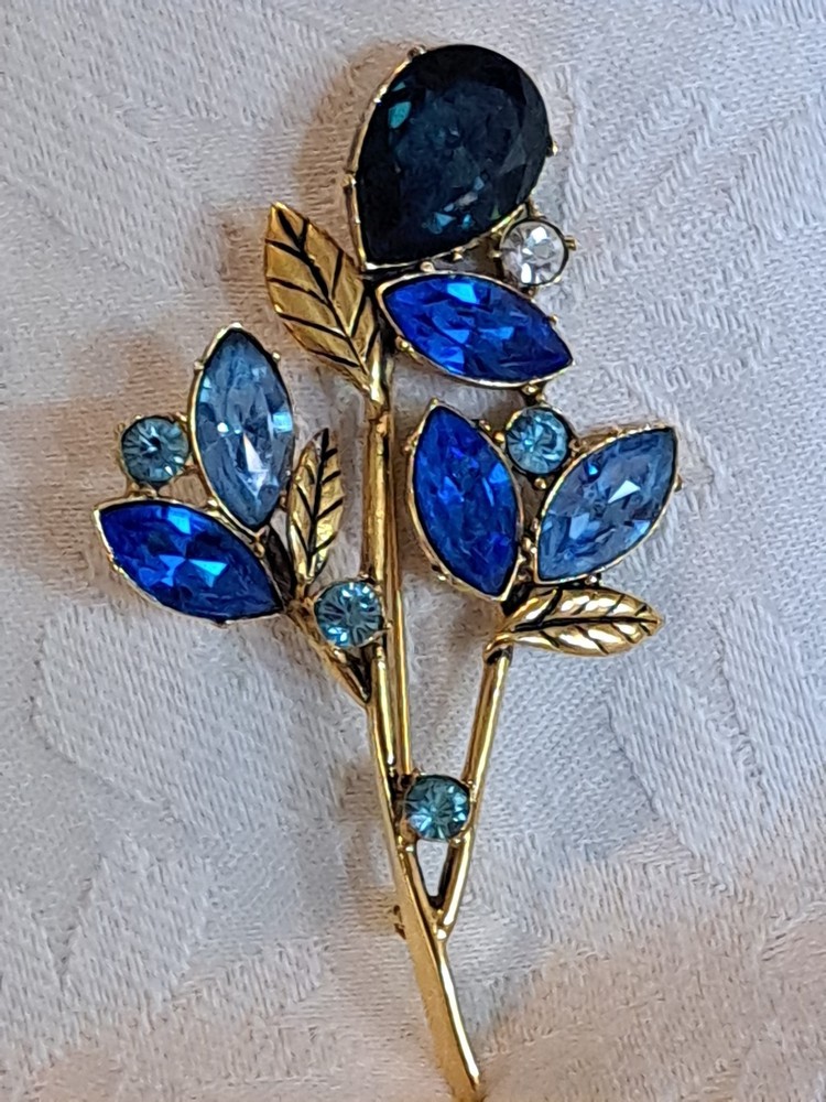 Vintage Large Shades of Blue Glass Rhinestones Gold-Tone Flower Brooch Pin