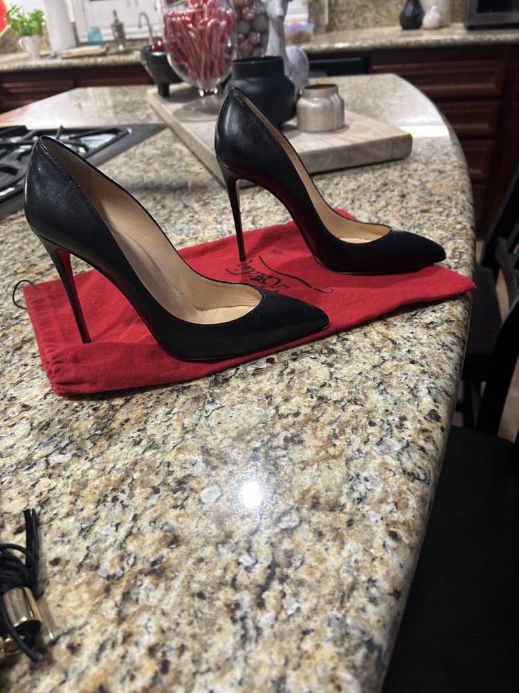 CHRISTIAN LOUBOUTIN Auth Red Bottoms Black Patent Leather Pumps US5.5 EU35.5