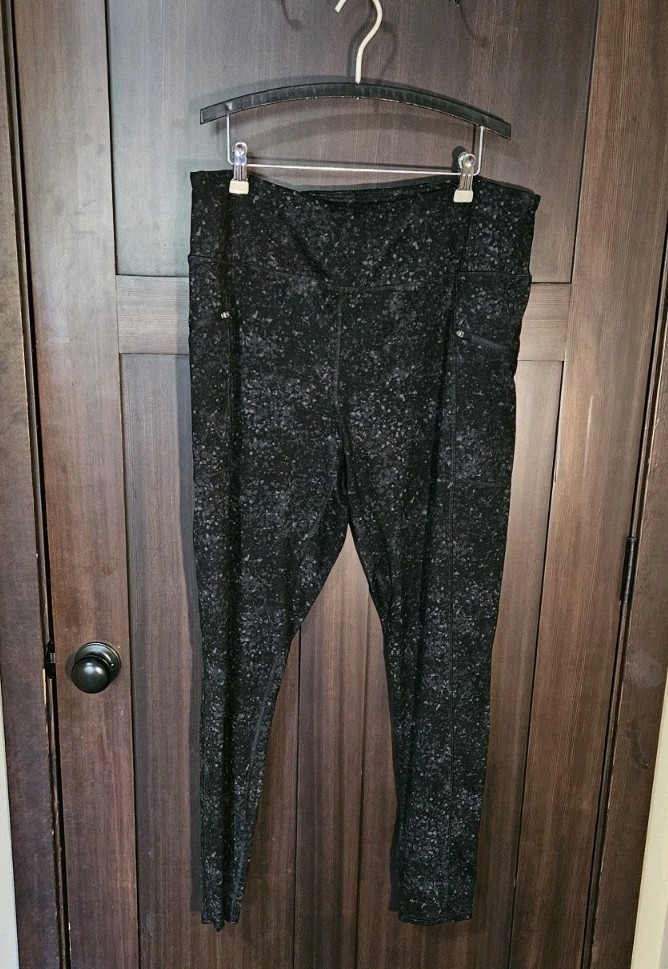 EUC Maurices Women's High-Rise Leggings Black & Gray Splatter Size XXL 2XL Long