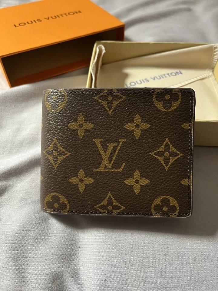 Authentic Vintage Louis Vuitton Monogram Mens Bifold Wallet ! !