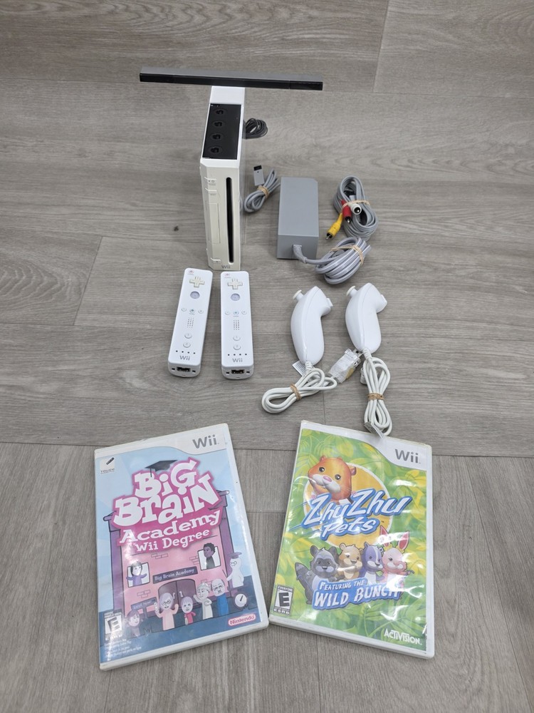 GameCube Compatible Nintendo Wii Console w/ Cords Controller & Nunchuck & Games
