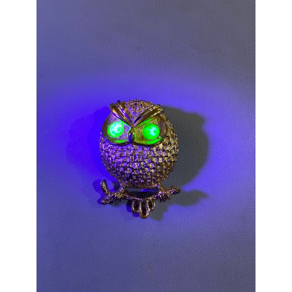 Vintage Sarah Coventry Owl Goldtone Pin Brooch UV Reactive Green Eyes Signed