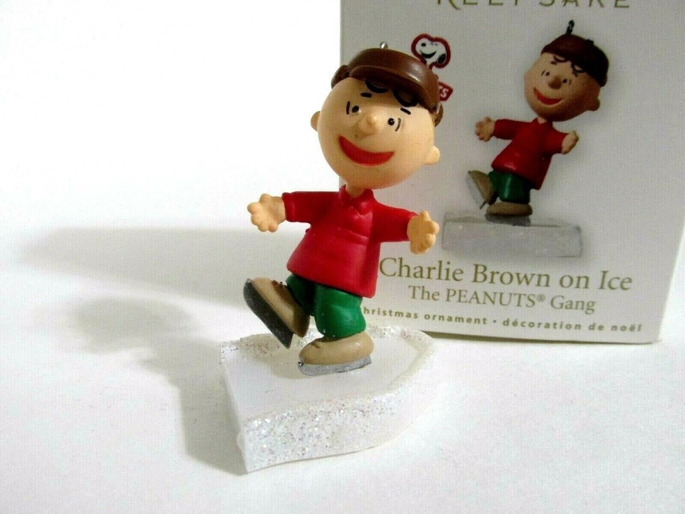 Snoopy Peanuts Charlie Brown Hallmark Christmas Ornament Figure Figurine 2010