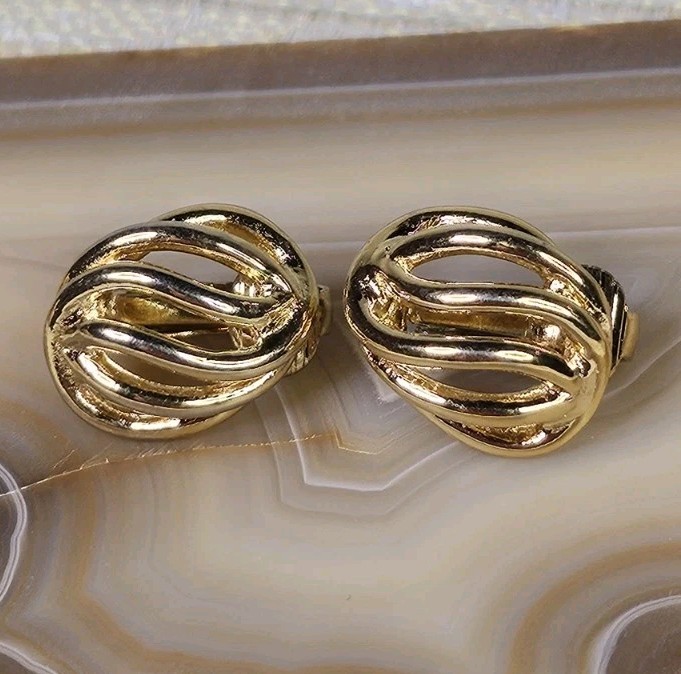 CHRISTIAN DIOR Clip On EARRINGS Designer Jewelry VTG Vintage Goldtone Goldplated