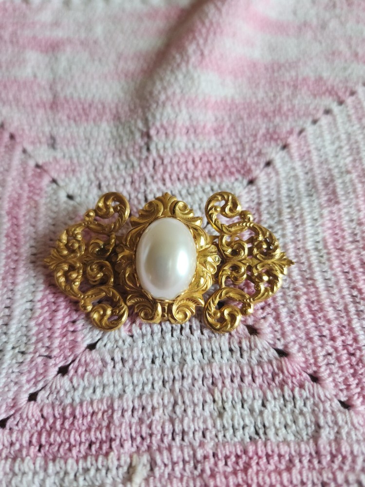 VTG Miriam Haskell Faux Pearl Filgree Brooch/ Pin Gold Tone Great Condition