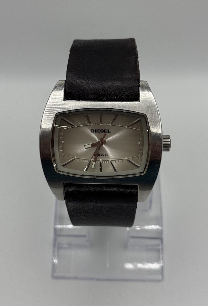 Diesel DZ-2062 Brown Leather Strap Stainless Steel Mens Wristwatch