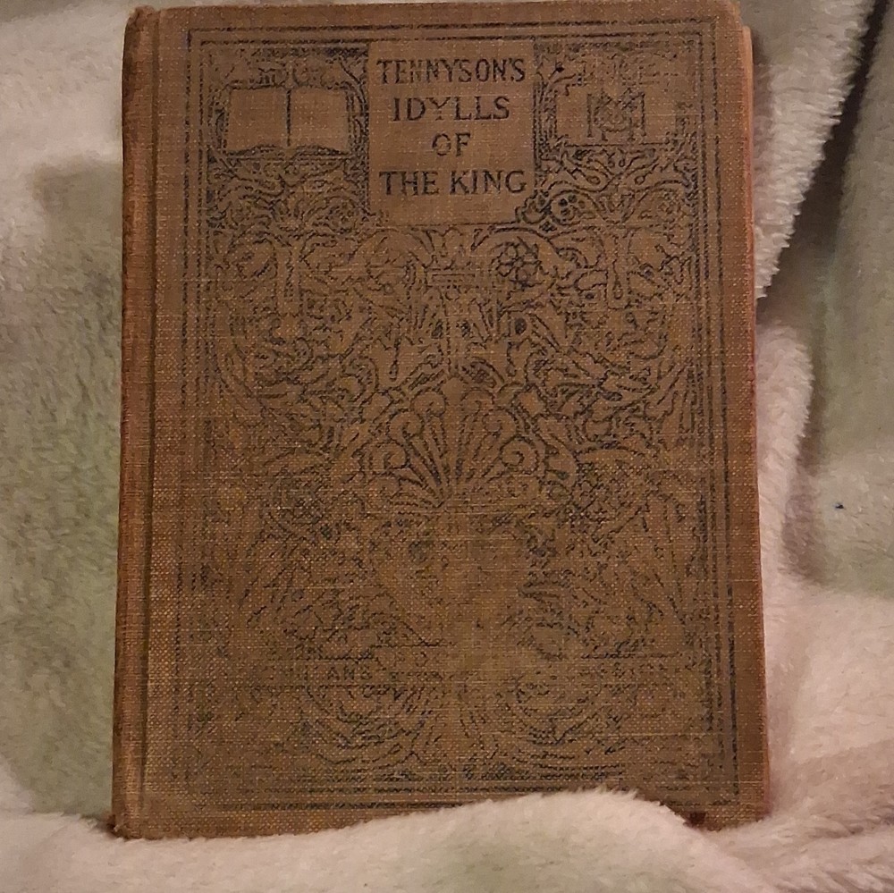 Idylls of the King by Alfred Lord Tennyson, Macmillan Cloth Personalized Edition