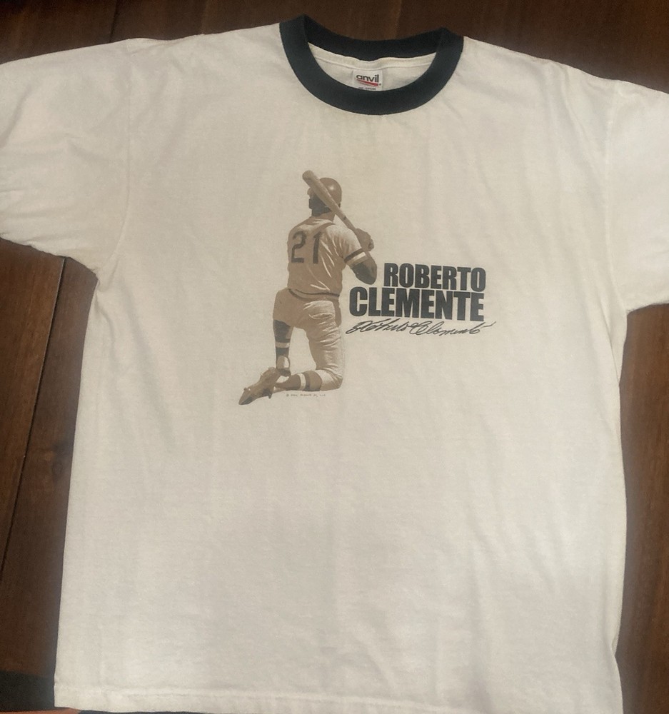 Roberto Clemente T- Shirt Size Large