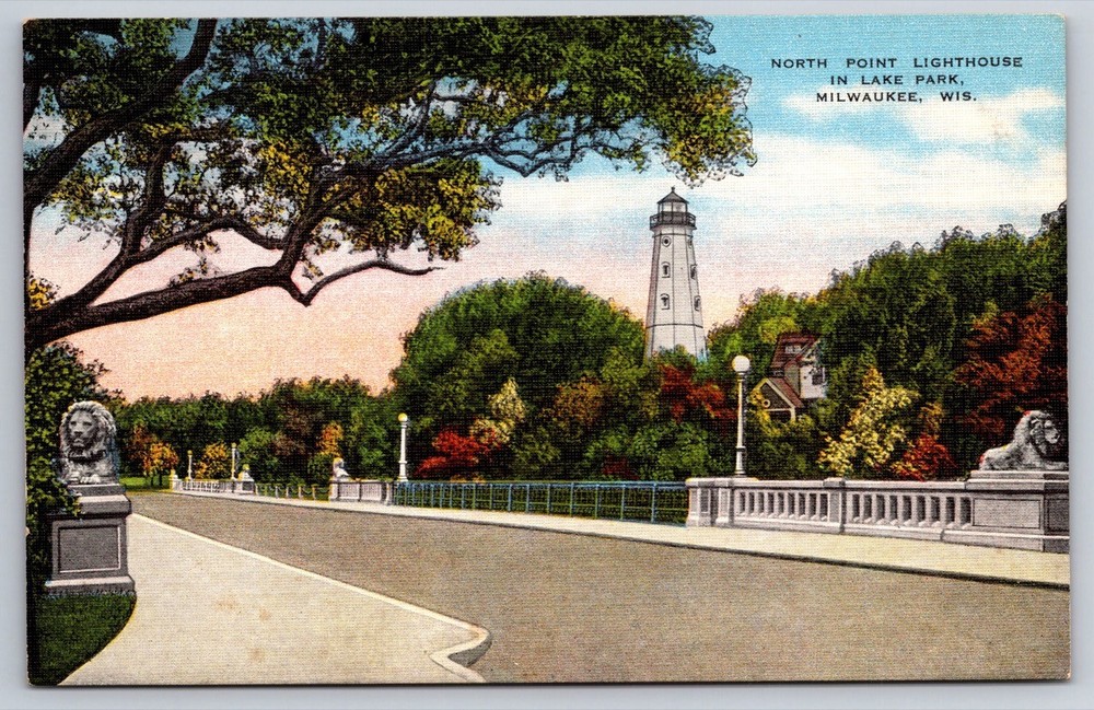 Postcard North Point Lighthouse in Lake Park Milwaukee Wisconsin USA Unposted