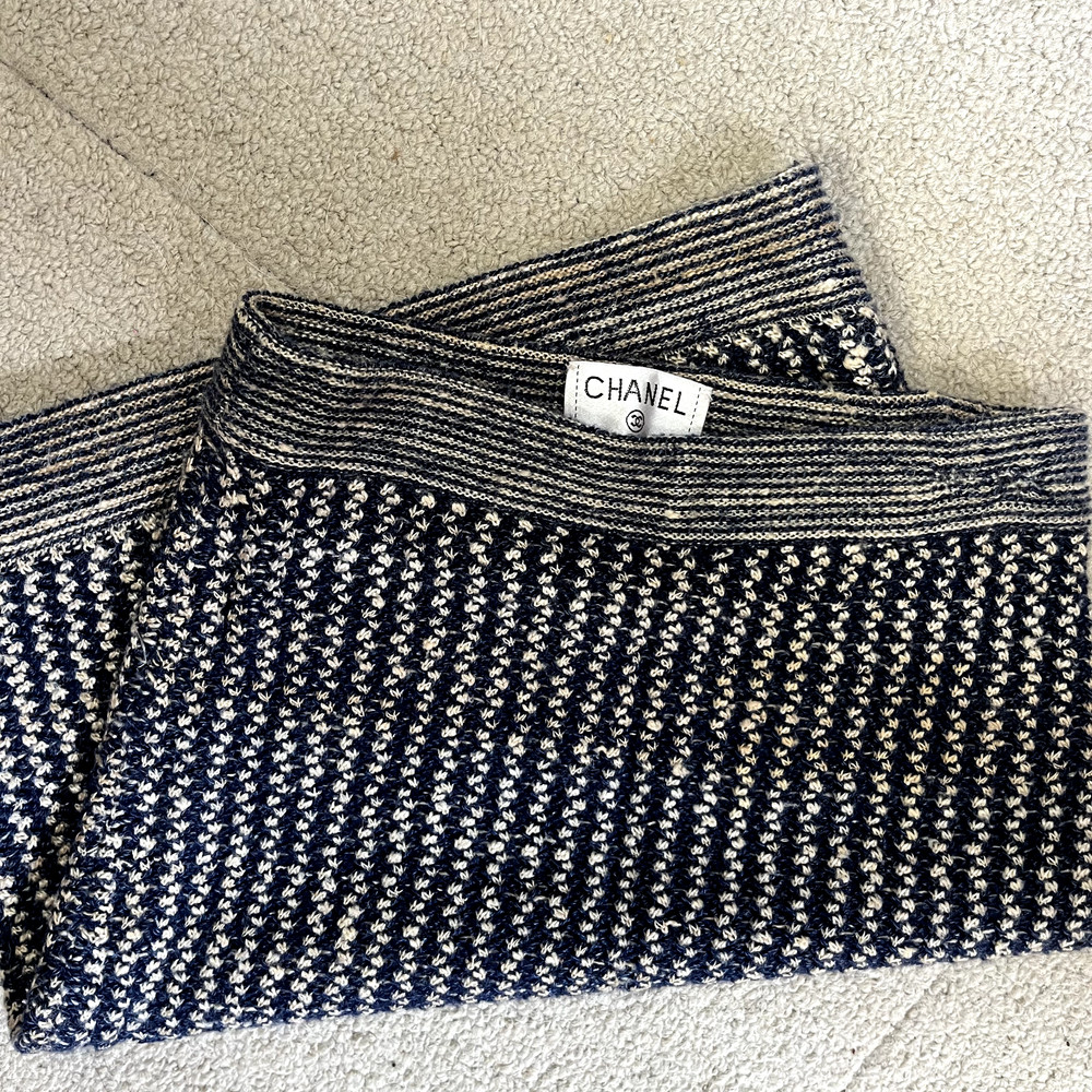 Vintage Chanel skirt  (wool, cashmere blend)