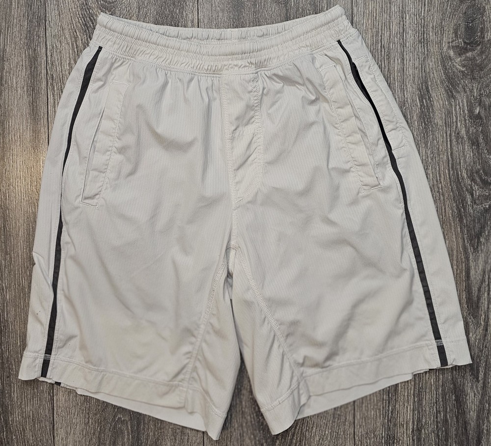 Lulomon Running Shorts with Drawstring Side Pocket in Gray