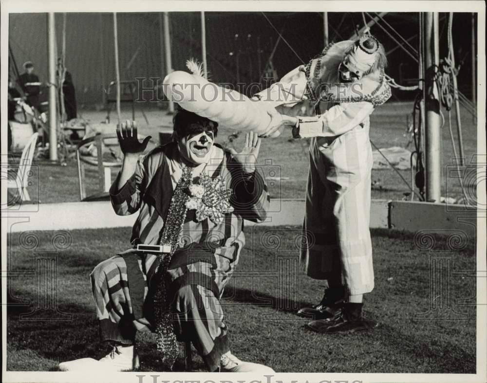 1967 Press Photo Actress Candice Bergen as Clown in Circus with 