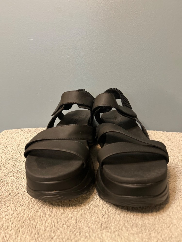 Skechers Luxe Foam Comfort Sandals Size 8.5 for Women