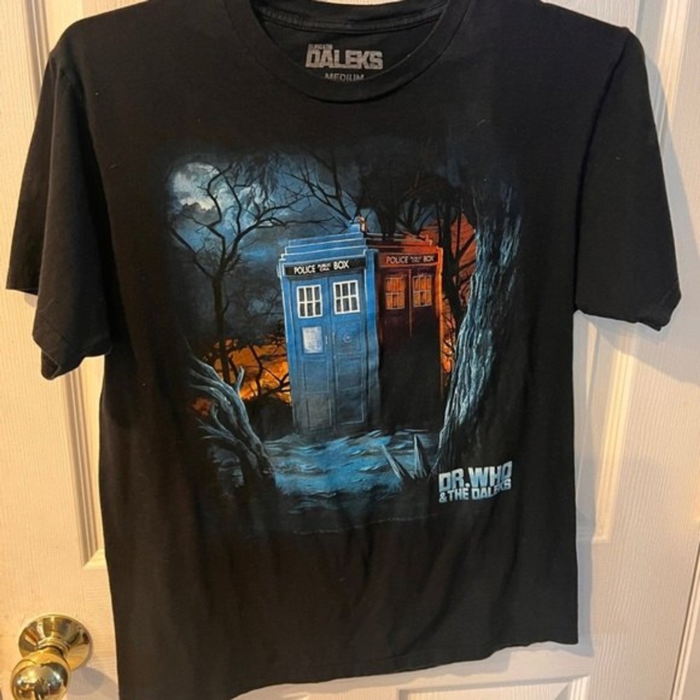 Dr Who And The Daleks Police call Box T-Shirt Medium Black Graphic Sci-Fi Tee