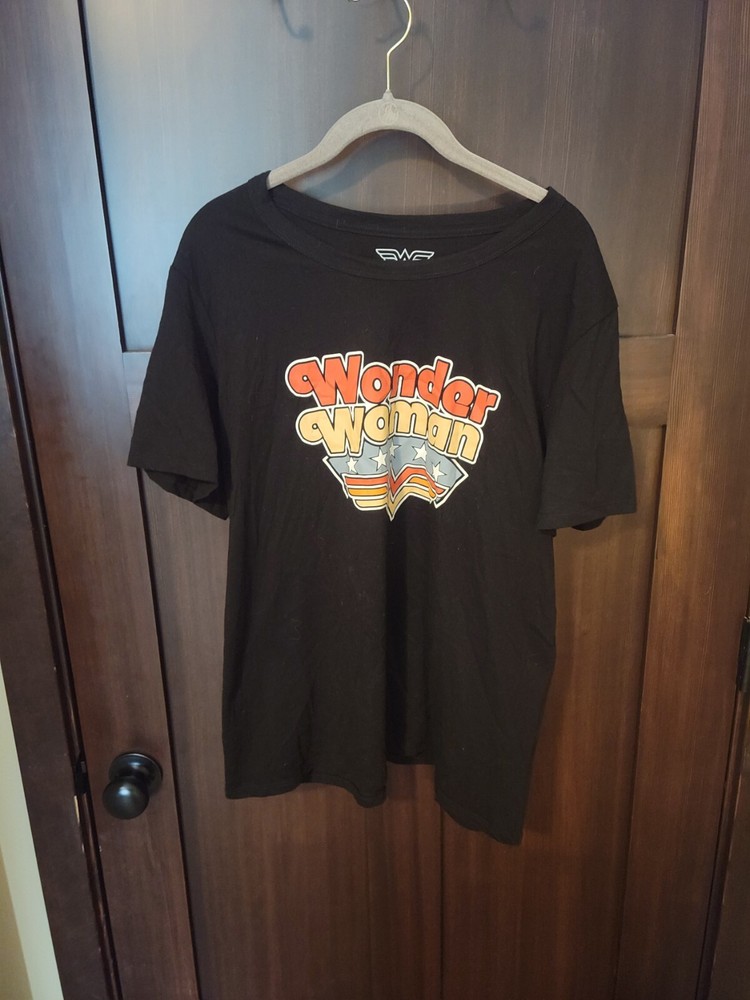 EUC Women's Retro Wonder Woman Black Graphic Tee Shirt SS Size XL X-Large