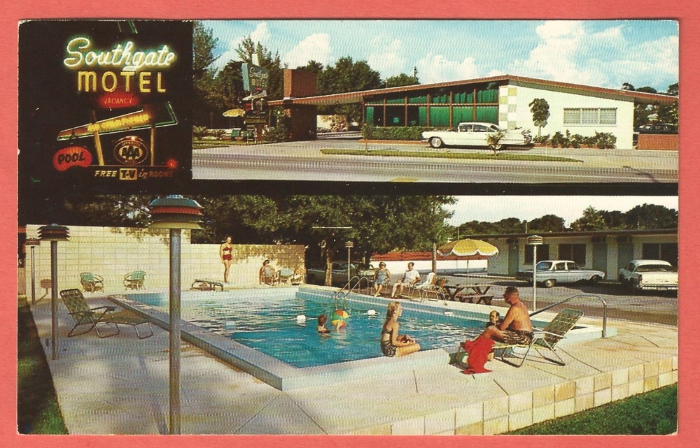 SOUTHGATE MOTEL, ST. PETERSBURG, FLORIDA – Swimming Pool - 1960 Postcard