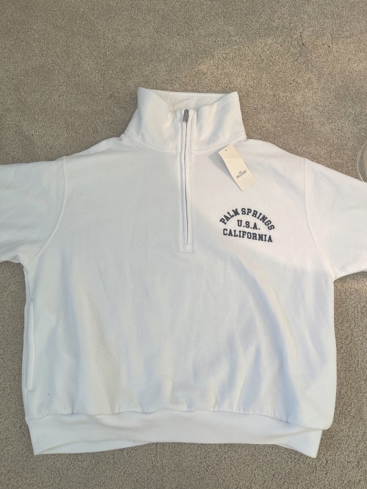 Trendy PalmSprings fleece with cozy fit,perfect for casual days,laid-back style!