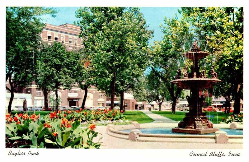 Postcard FOUNTAIN SCENE Council Bluffs Iowa IA a/01 AQ1961