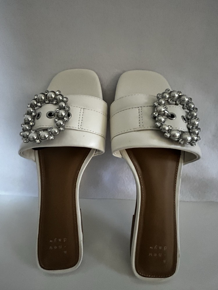 A New Day White Slide Sandals Pearl & Rhinestone Buckle Square Toe Women’s 8