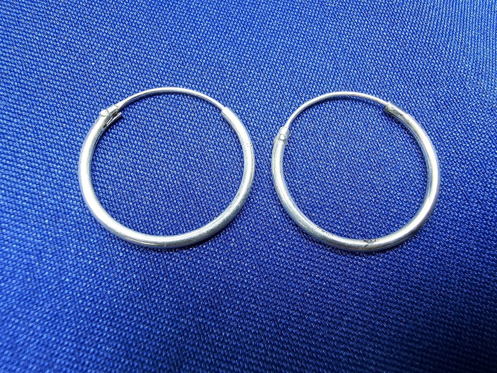 Grandma Grabe's Beautiful Vintage 925 Sterling Silver Hoop .68G Earrings