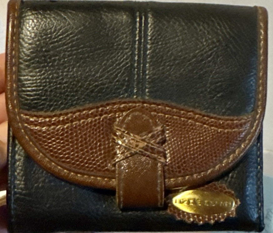 Liz Claiborne Leather Trifold Wallet Black/Brown