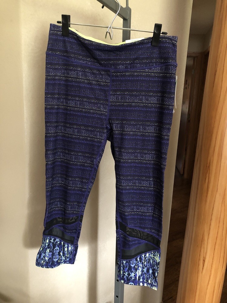 Women's Gaiam OM Yoga Capris Size L NEW NWT