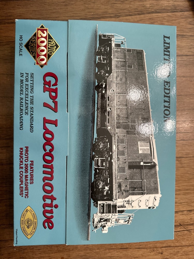 PROTO 200 HO-Scale GP7 - Locomotive - Canadian National - No. 4812 - 97017