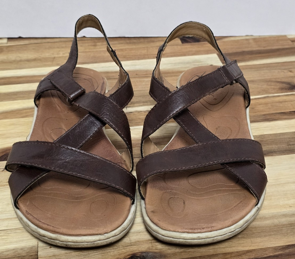 Born BOC Women's Camelia Brown Strappy Flat Slingback Sandal Size 7M Resort Wear