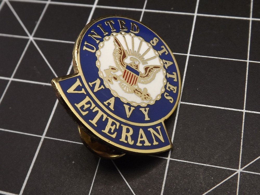 BRAND NEW Lapel Pin United States Navy VETERAN White & Blue Enamel 1-1/8