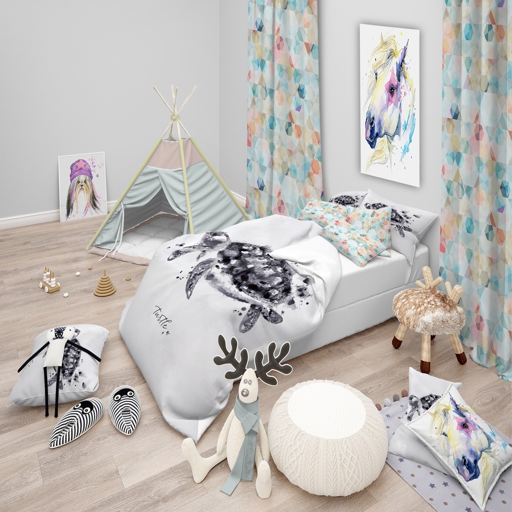Designart 'Monotype turtle black' Animals Bedding Set -
