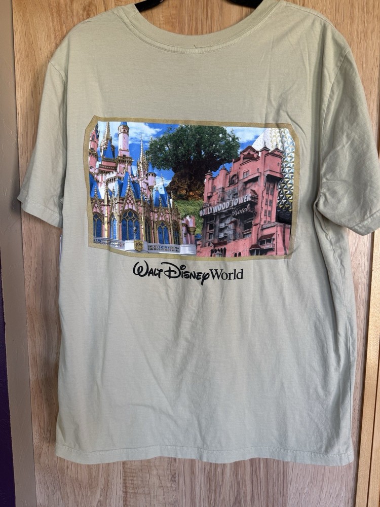 2026 Walt Disney World Cinderella Castle Wishes 4 Parks! T-Shirt Size Medium NWT