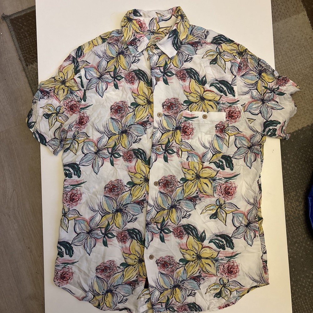 Men’s Faherty Hawaiian Short Sleeve Button Up Shirt. Size Small. Excellent Cond