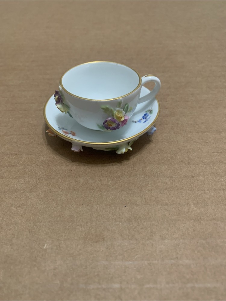 Meissen Porcelain Tea Cup and Saucer Set, Encrusted Flowers Gold Trim