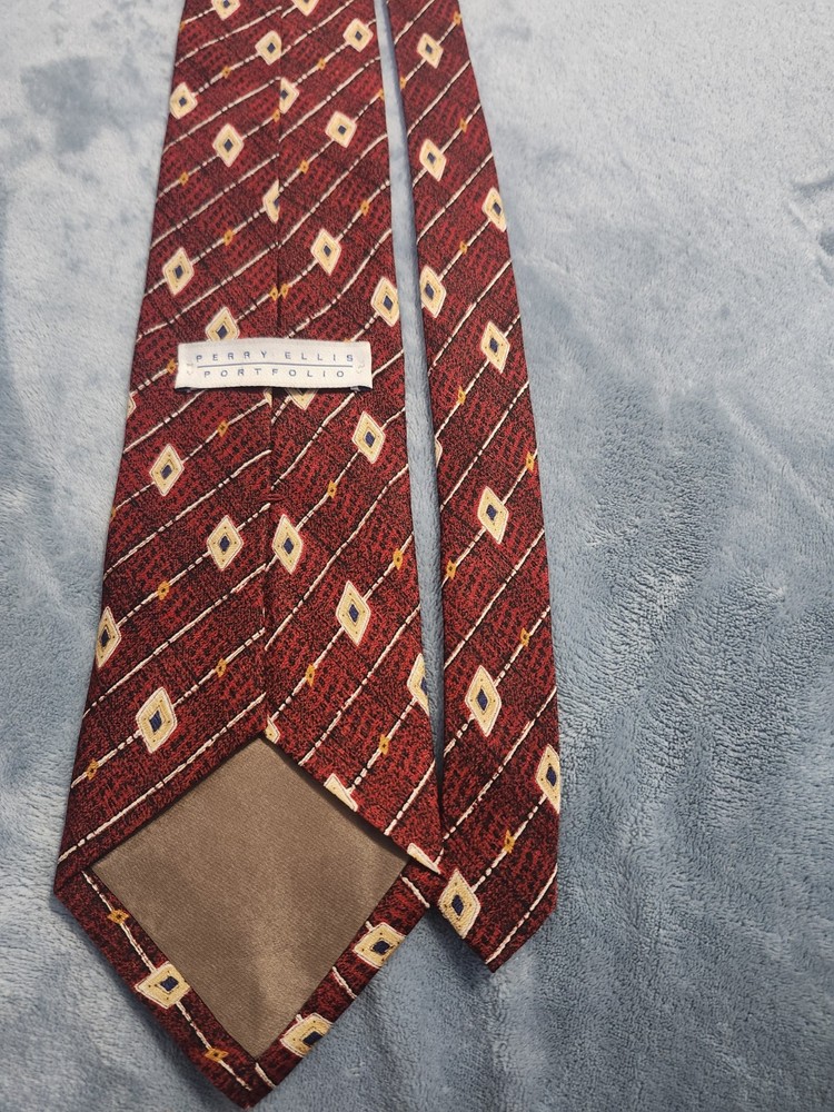 Perry Ellis Portfolio Red Geometric 100% Imported Silk Tie. Made In USA