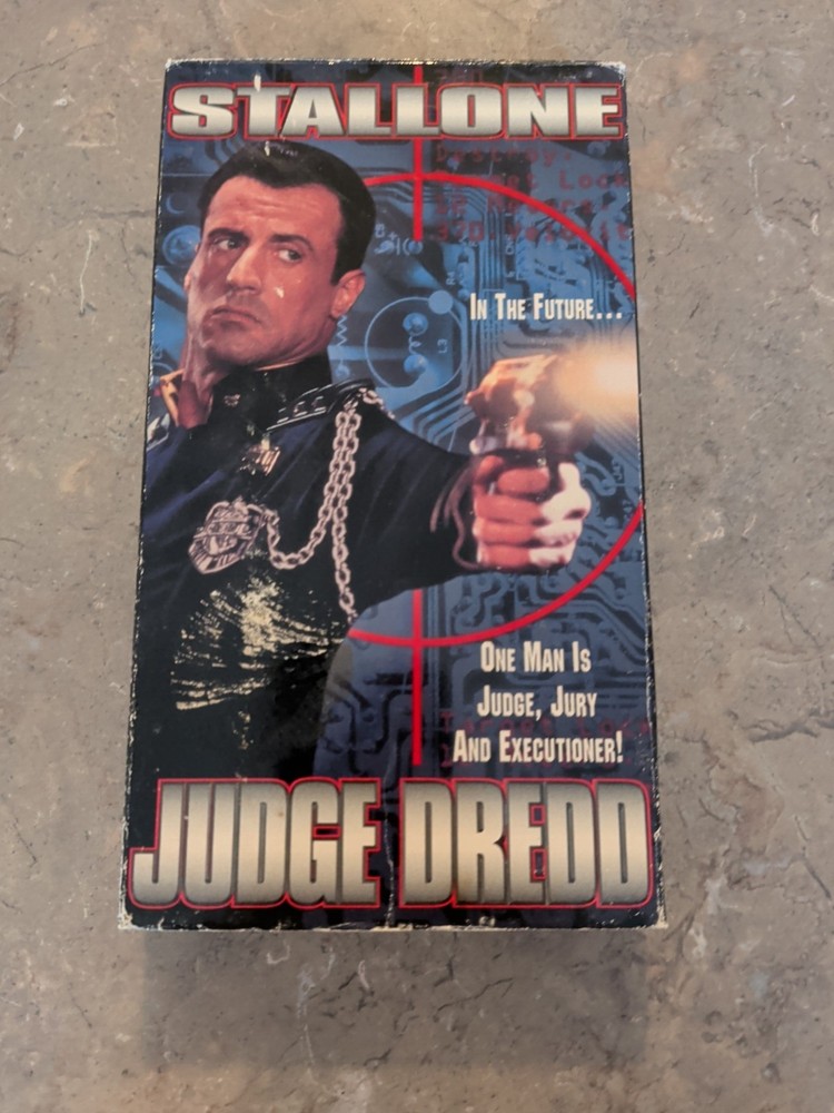 Judge Dredd (VHS, 1995)
