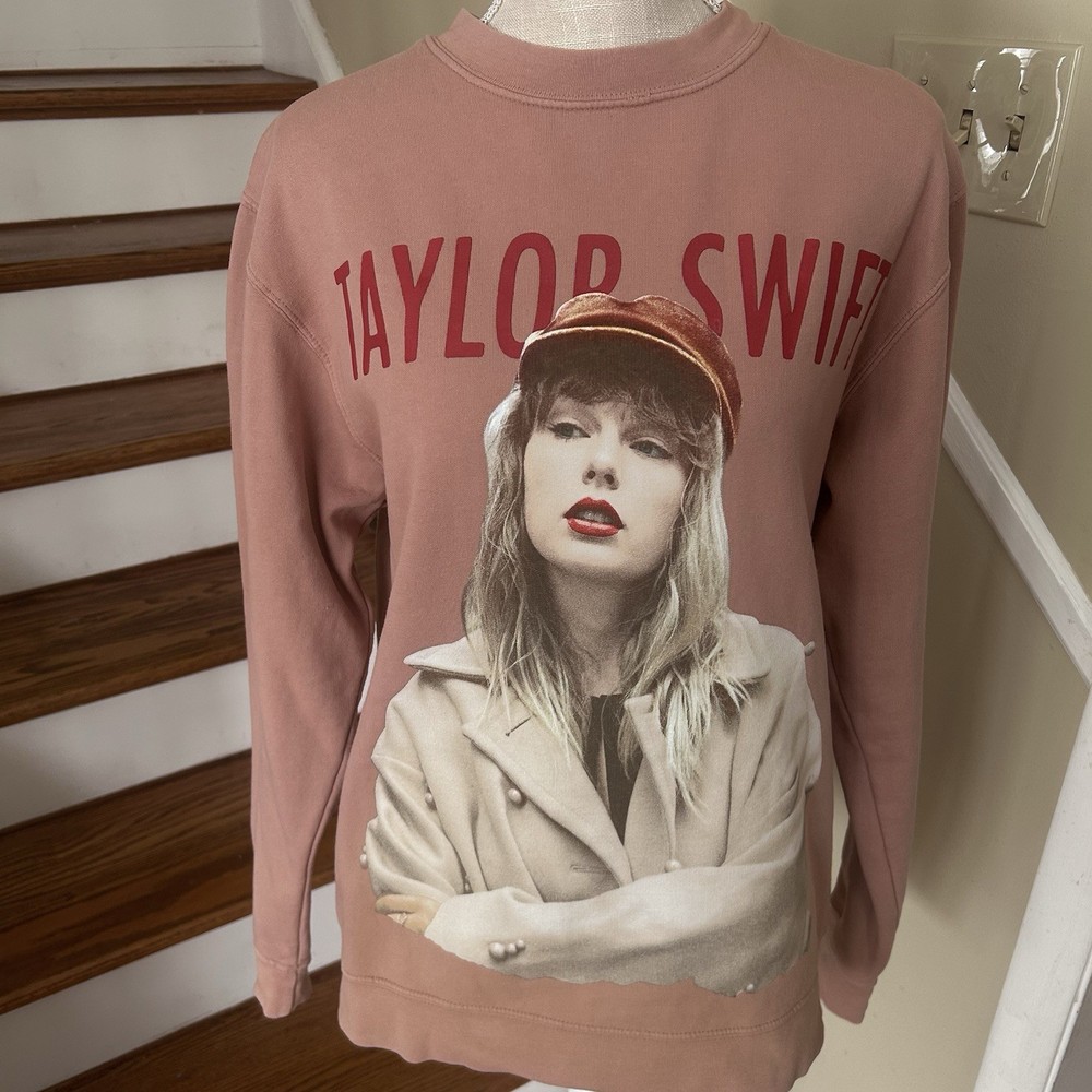 Taylor Swift Red Taylor’s Version Crewneck Sweatshirt Pink L graphic Concertcore