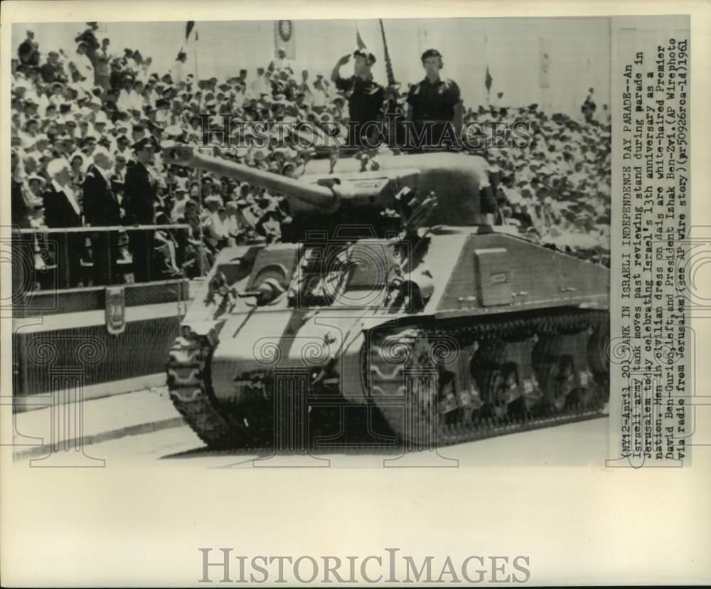 1961 Press Photo Israeli army tank moves past reviewing stand in parade