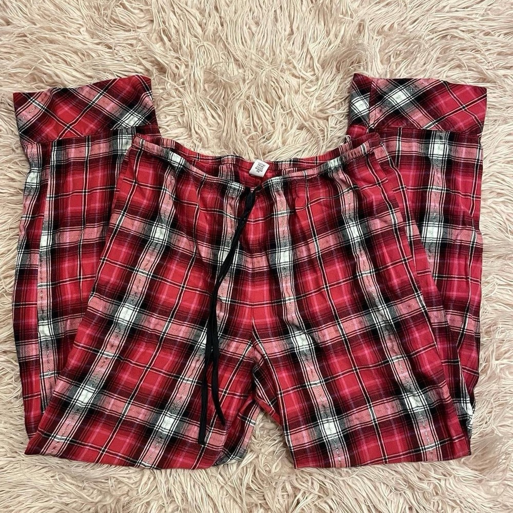 Victoria’s Secret red plaid pajama pants   Size medium