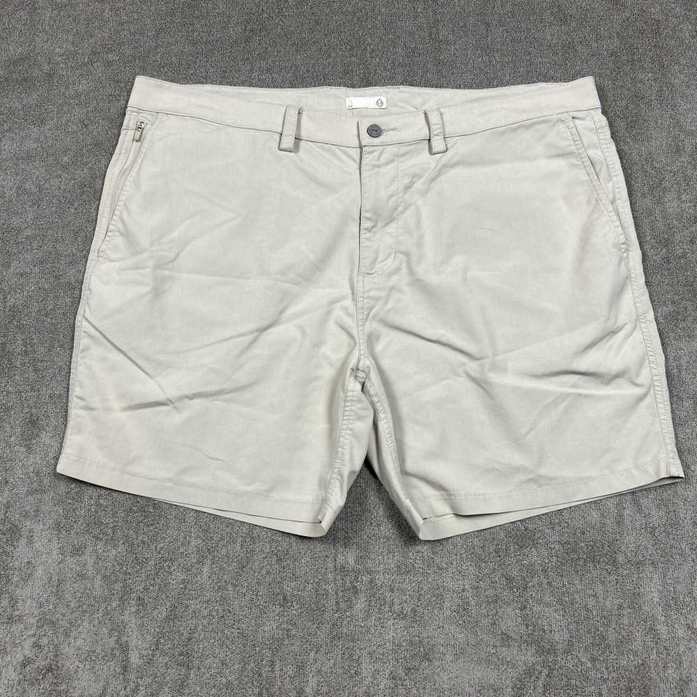 Tasc Shorts Mens 40 x 7 Khaki Tailored Fit Bamboo Performance Golf Chino EUC
