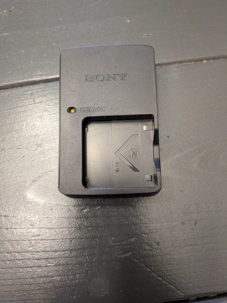 SONY BC-CSNB Battery Charger Camera Battery Charger Genuine Original - no cord