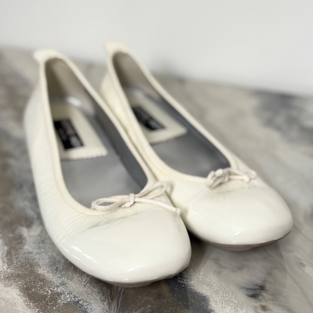 Berne Mev New York Ballet Flats White Patent Leather Bow Round Toe Women’s 10