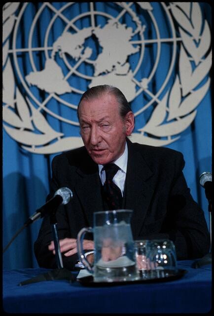 Photo:Kurt Waldheim, press conference at the United Nations, New York 9