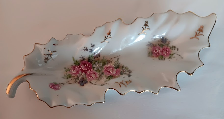 Vintage Leaf-Shaped Porcelain Trinket Dish with Gilt Trim & Hand-Painted Japan