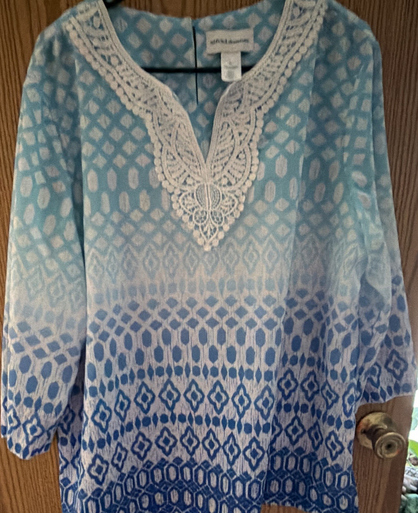 Alfred Dunner Women's Blue/White Geometric Lace V-Neck 3/4 Sleeve Top XL