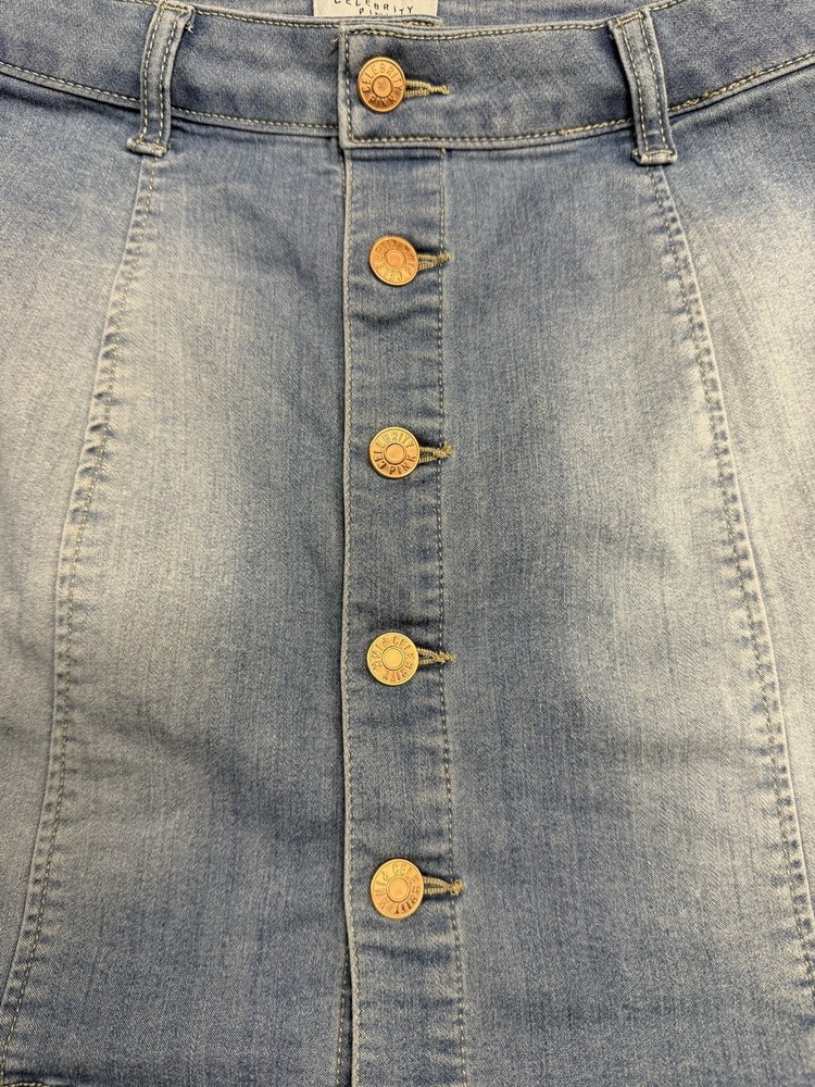 Celebrity Pink Light Wash Button Front Denim Skirt Size 7/28